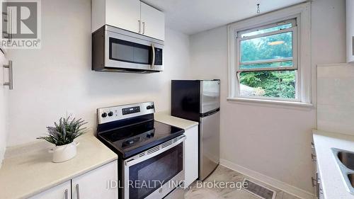 109 East 11Th Street, Hamilton, ON - Indoor Photo Showing Kitchen