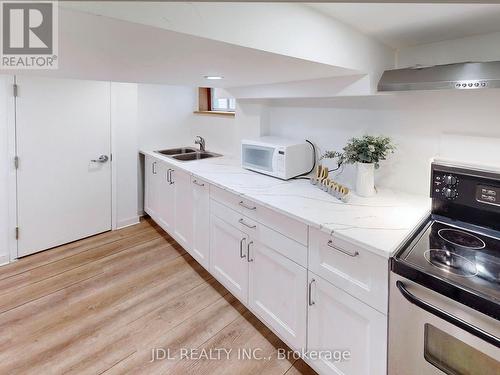 109 East 11Th Street, Hamilton, ON - Indoor Photo Showing Kitchen With Double Sink