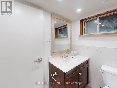 109 East 11Th Street, Hamilton, ON - Indoor Photo Showing Bathroom