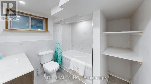 109 East 11Th Street, Hamilton, ON - Indoor Photo Showing Bathroom