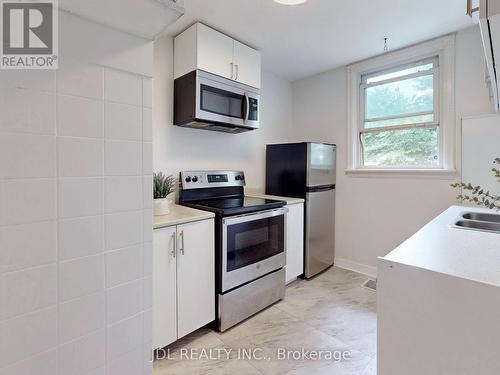 109 East 11Th Street, Hamilton, ON - Indoor Photo Showing Kitchen With Double Sink