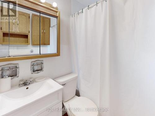 109 East 11Th Street, Hamilton, ON - Indoor Photo Showing Bathroom