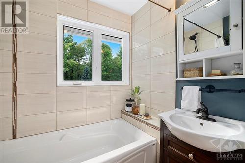 Primary Ensuite - 4260 Ramsayville Road, Ottawa, ON - Indoor Photo Showing Bathroom