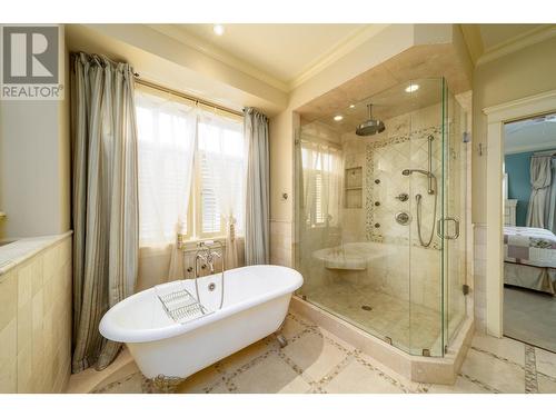 698 Arbor View Drive, Kelowna, BC - Indoor Photo Showing Bathroom