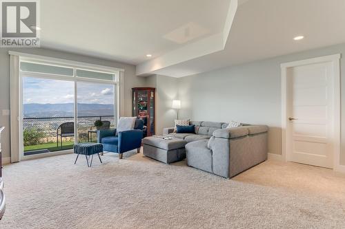 1652 Tower Ranch Drive, Kelowna, BC - Indoor Photo Showing Living Room