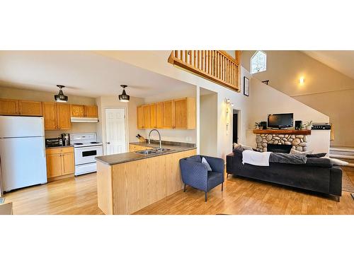 103 Forest Crowne Close, Kimberley, BC - Indoor Photo Showing Kitchen