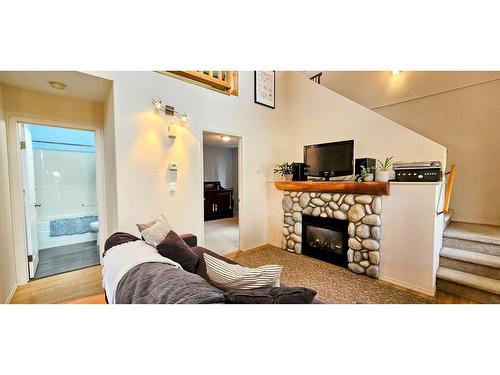 103 Forest Crowne Close, Kimberley, BC - Indoor Photo Showing Living Room With Fireplace