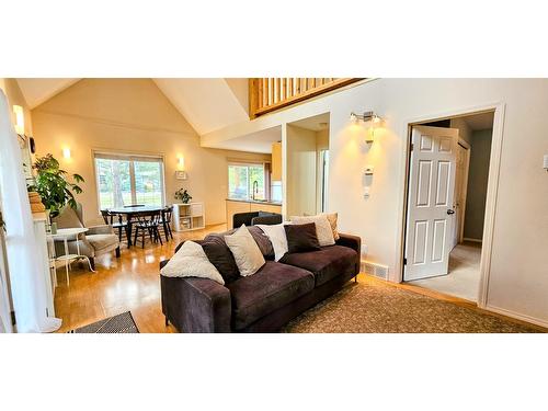 103 Forest Crowne Close, Kimberley, BC - Indoor Photo Showing Living Room