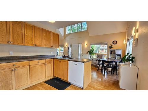 103 Forest Crowne Close, Kimberley, BC - Indoor Photo Showing Kitchen