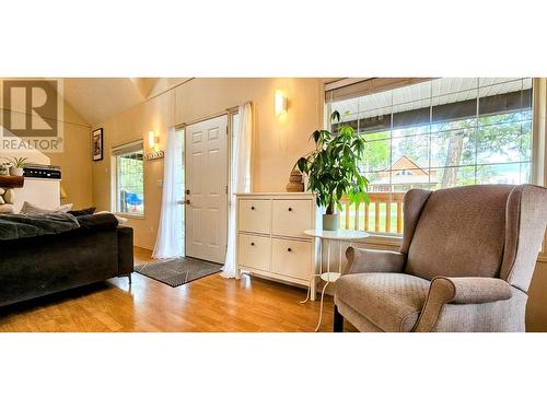 103 Forest Crowne Close, Kimberley, BC - Indoor Photo Showing Living Room