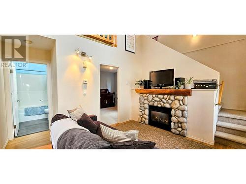 103 Forest Crowne Close, Kimberley, BC - Indoor Photo Showing Living Room With Fireplace