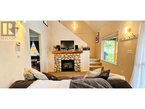 103 Forest Crowne Close, Kimberley, BC - Indoor Photo Showing Living Room With Fireplace