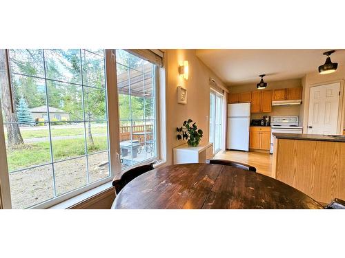 103 Forest Crowne Close, Kimberley, BC - Indoor Photo Showing Kitchen