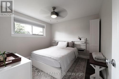 794 Tenth Avenue, Hamilton, ON - Indoor Photo Showing Bedroom