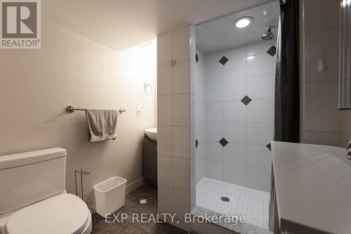 794 Tenth Avenue, Hamilton, ON - Indoor Photo Showing Bathroom