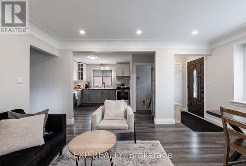 794 Tenth Avenue, Hamilton (Hampton Heights), ON - Indoor Photo Showing Living Room