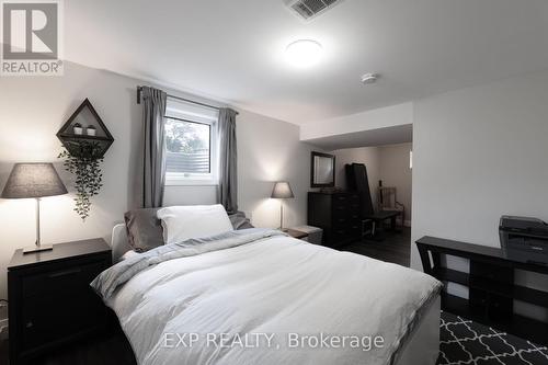 794 Tenth Avenue, Hamilton, ON - Indoor Photo Showing Bedroom