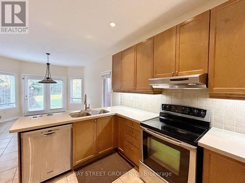 73 Durango Drive, Richmond Hill, ON - Indoor Photo Showing Kitchen With Double Sink