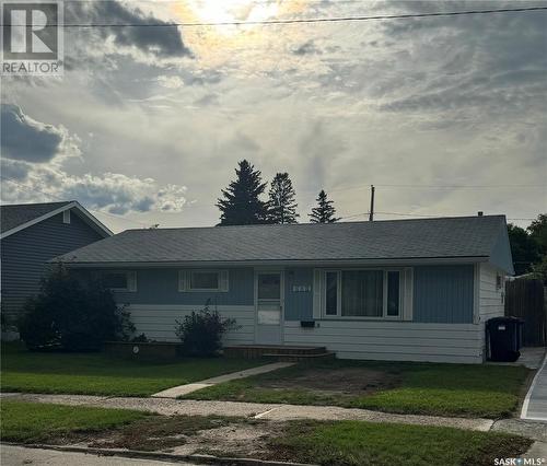 113 12Th Street, Weyburn, SK - Outdoor