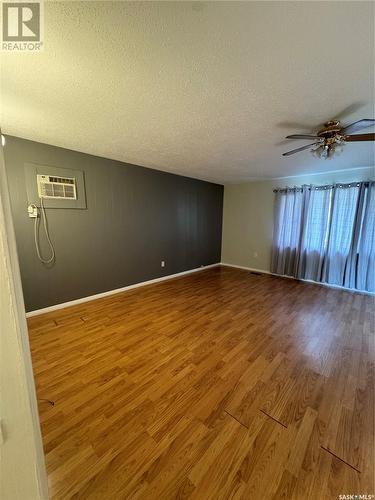 113 12Th Street, Weyburn, SK - Indoor Photo Showing Other Room