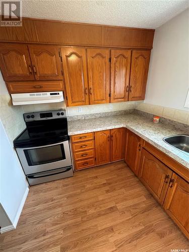 113 12Th Street, Weyburn, SK - Indoor Photo Showing Kitchen