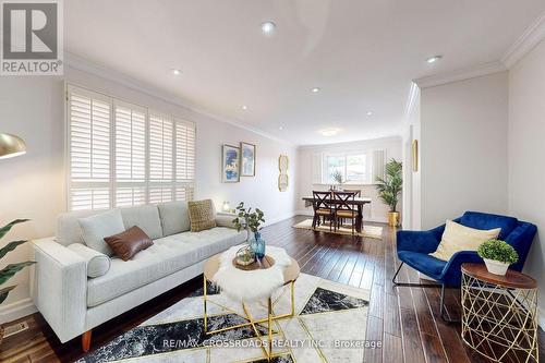 43 Pilkington Crescent, Vaughan, ON - Indoor Photo Showing Living Room