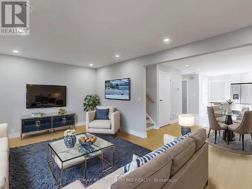 27 Green Spring Drive, Toronto (Milliken), ON - Indoor Photo Showing Living Room