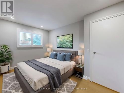 27 Green Spring Drive, Toronto (Milliken), ON - Indoor Photo Showing Bedroom