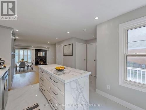 27 Green Spring Drive, Toronto (Milliken), ON - Indoor Photo Showing Kitchen