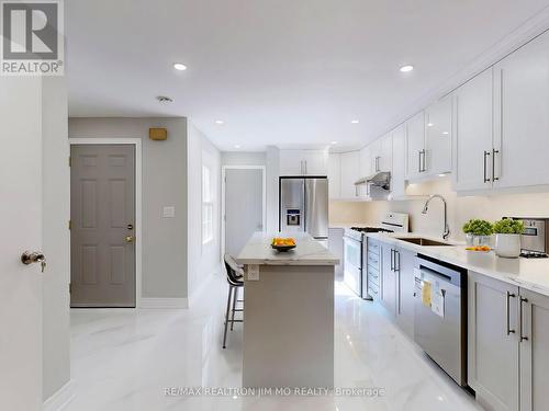 27 Green Spring Drive, Toronto (Milliken), ON - Indoor Photo Showing Kitchen With Upgraded Kitchen