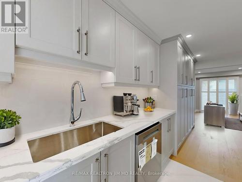 27 Green Spring Drive, Toronto (Milliken), ON - Indoor Photo Showing Kitchen With Upgraded Kitchen