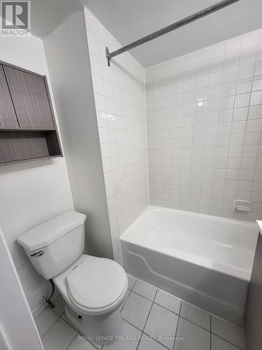 66 - 585 Gainsborough Road, London, ON - Indoor Photo Showing Bathroom