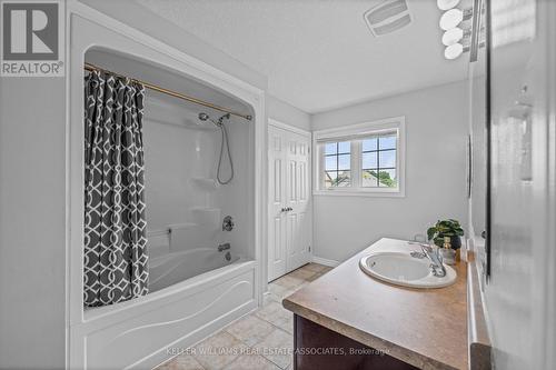 35 Freure Drive, Cambridge, ON - Indoor Photo Showing Bathroom