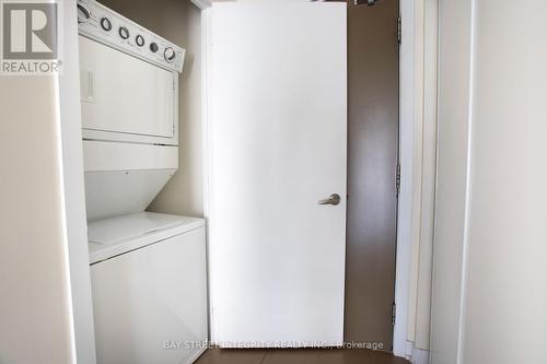 1408 - 4065 Brickstone Mews, Mississauga (City Centre), ON - Indoor Photo Showing Laundry Room