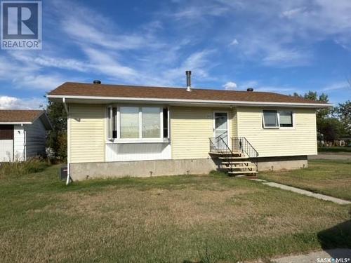 303 Dominion Bay, Central Butte, SK - Outdoor