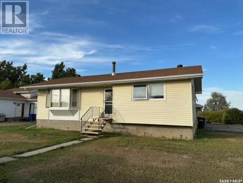 303 Dominion Bay, Central Butte, SK - Outdoor