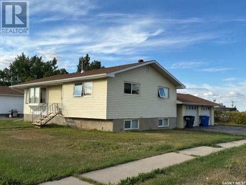 303 Dominion Bay, Central Butte, SK - Outdoor