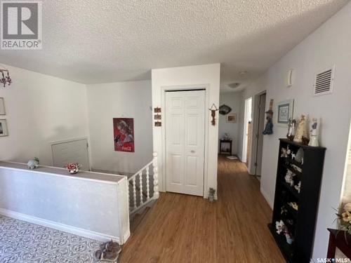 303 Dominion Bay, Central Butte, SK - Indoor