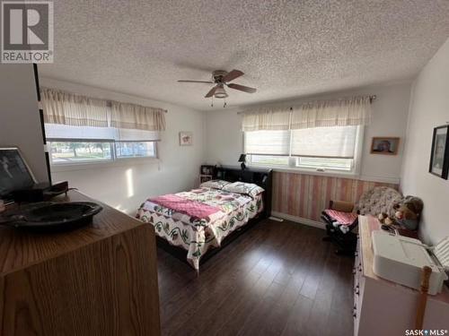 303 Dominion Bay, Central Butte, SK - Indoor Photo Showing Bedroom