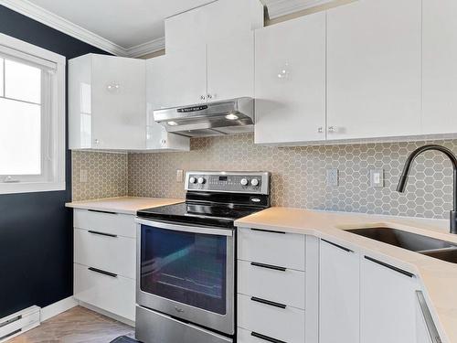 Cuisine - 2-8850 Place Des Roseaux, Brossard, QC - Indoor Photo Showing Kitchen With Double Sink With Upgraded Kitchen