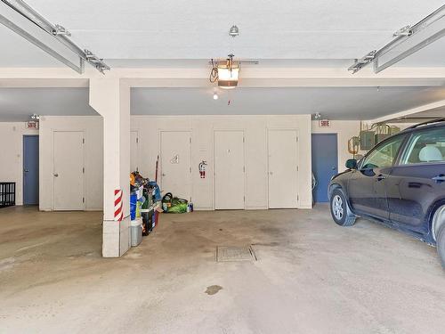 Garage - 2-8850 Place Des Roseaux, Brossard, QC - Indoor Photo Showing Garage