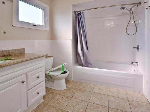 Salle de bains - 239 Rue Blue Haven, Dollard-Des-Ormeaux, QC - Indoor Photo Showing Bathroom