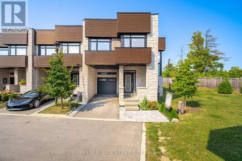 29 - 35 Midhurst Heights, Hamilton (Stoney Creek Mountain), ON - Outdoor With Facade