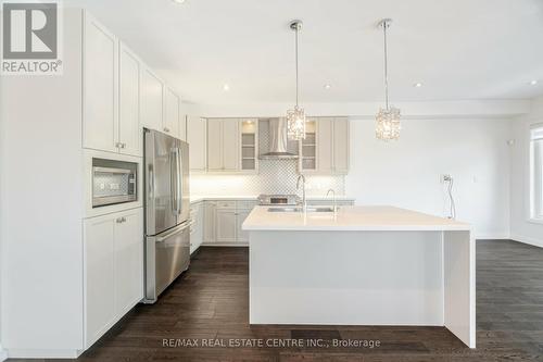 29 - 35 Midhurst Heights, Hamilton (Stoney Creek Mountain), ON - Indoor Photo Showing Kitchen With Upgraded Kitchen