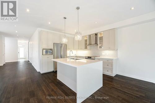 29 - 35 Midhurst Heights, Hamilton (Stoney Creek Mountain), ON - Indoor Photo Showing Kitchen With Upgraded Kitchen