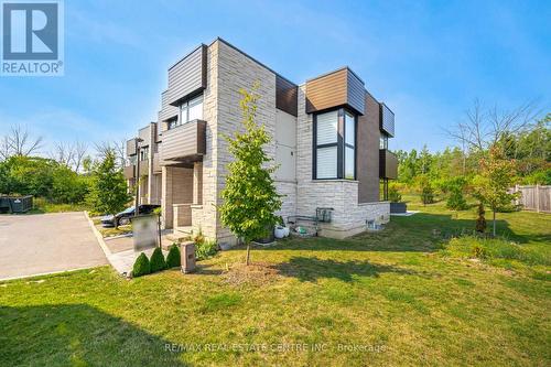 29 - 35 Midhurst Heights, Hamilton (Stoney Creek Mountain), ON - Outdoor