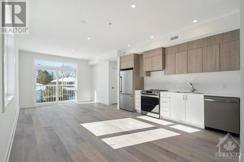 683 Melbourne Avenue, Ottawa, ON - Indoor Photo Showing Kitchen With Stainless Steel Kitchen