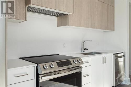 683 Melbourne Avenue, Ottawa, ON - Indoor Photo Showing Kitchen