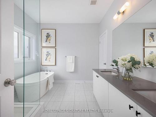 92 Woodhaven Ave, Aurora, ON - Indoor Photo Showing Bathroom