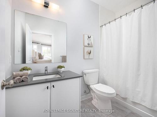 92 Woodhaven Ave, Aurora, ON - Indoor Photo Showing Bathroom